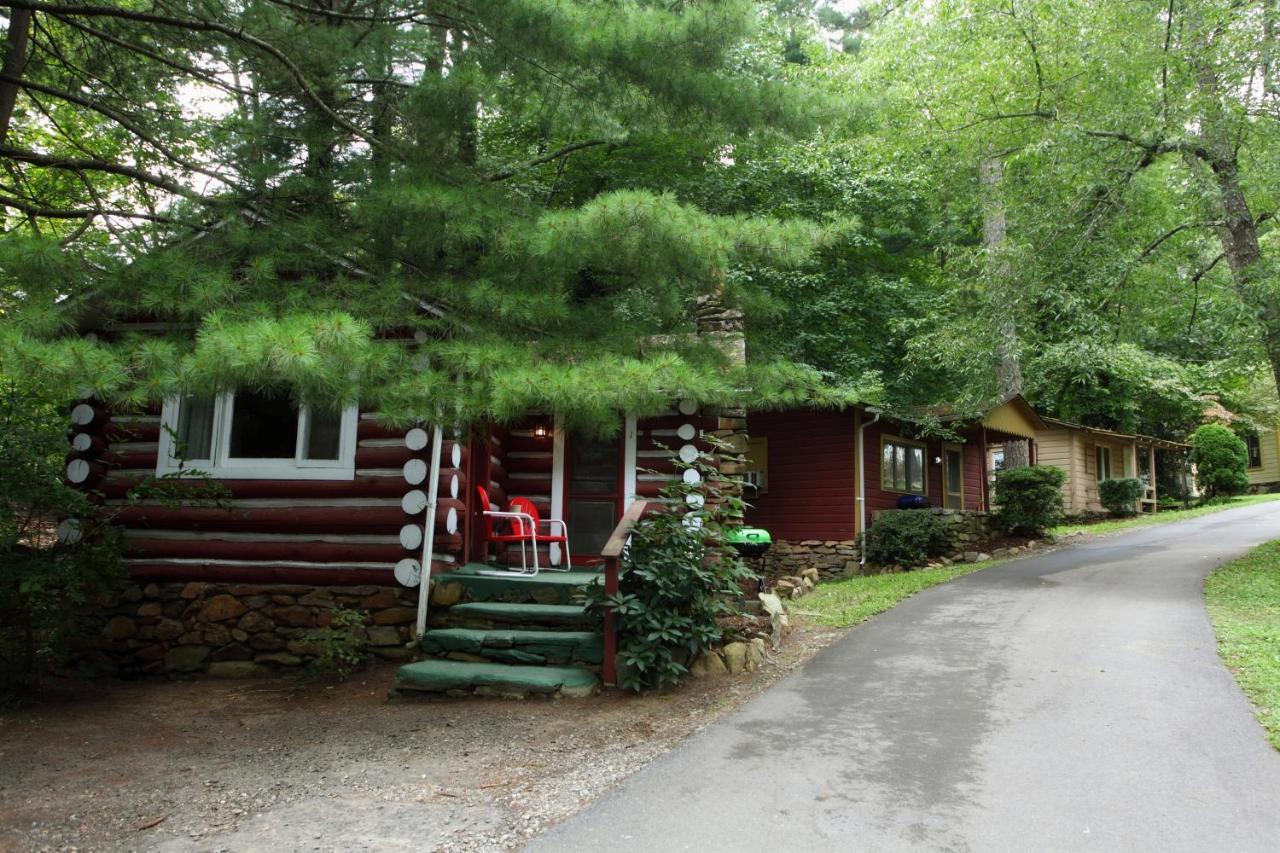 The Pines Cottages Woodfin Exterior photo